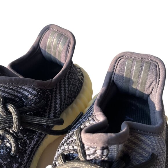 Yeezy Boost 350 V2 Carbon Sneakers US 4 - Picture 7 of 9